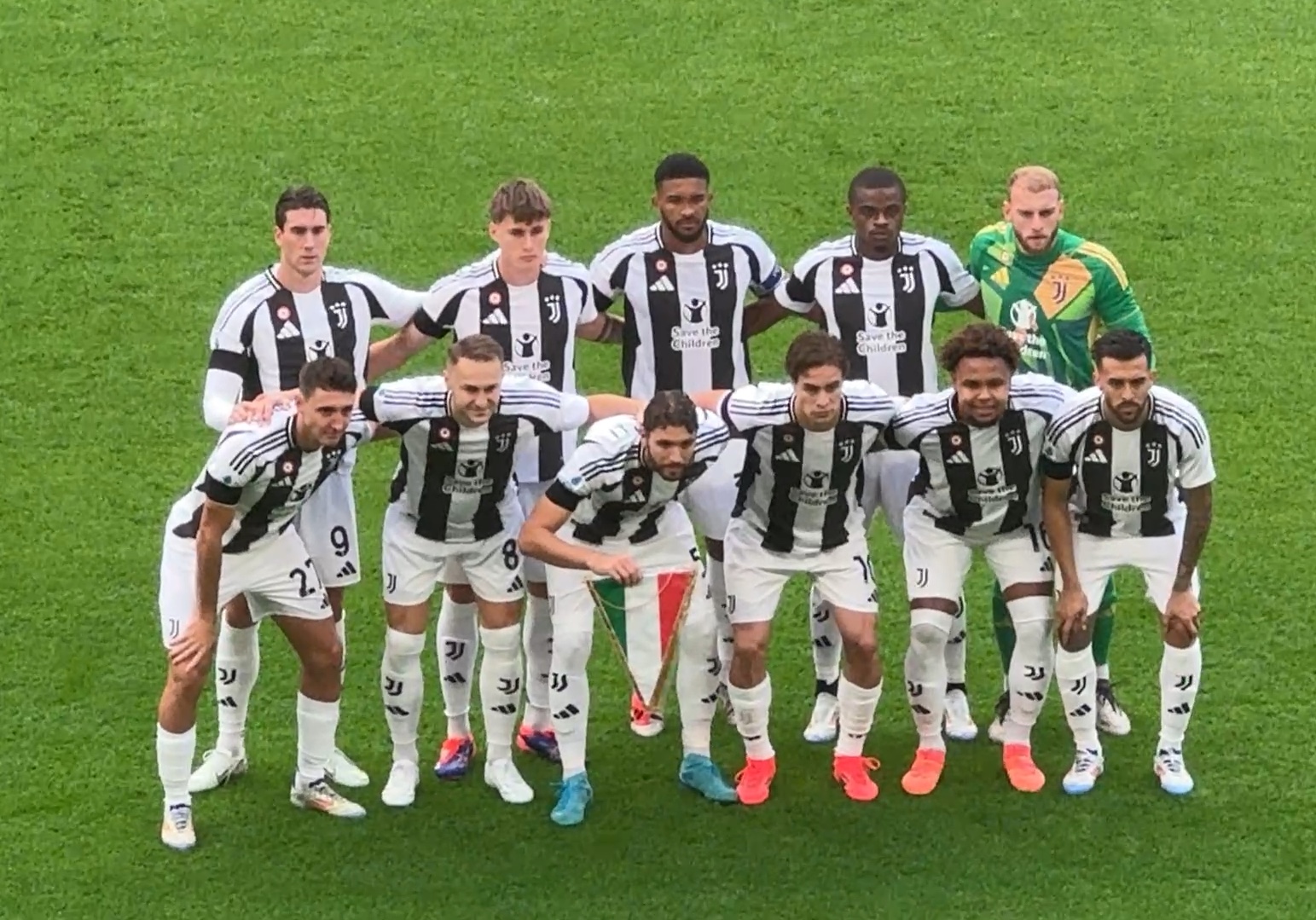 波兰媒体：在得知巴萨的决定前，莱万不会与其他俱乐部谈判（波媒：在明确巴萨决定前，莱万不与其他球队谈判）