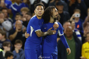 2025／26赛季英超：鲁尼公开评论萨拉赫损害了利物浦的稳定（英超2025／26：鲁尼对萨拉赫的公开言论被指破坏利物浦稳定）