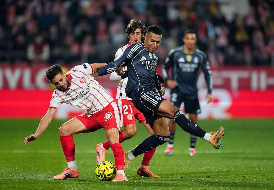 诺丁汉森林客战利物浦赛前，主帅戴奇携多名球员前往祭奠若塔（利物浦战前，诺丁汉森林主帅戴奇携多名球员悼念若塔）