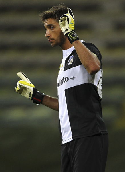 王曼昱称为国家荣誉要战胜伤痛（王曼昱表示将为国家荣誉克服伤痛）