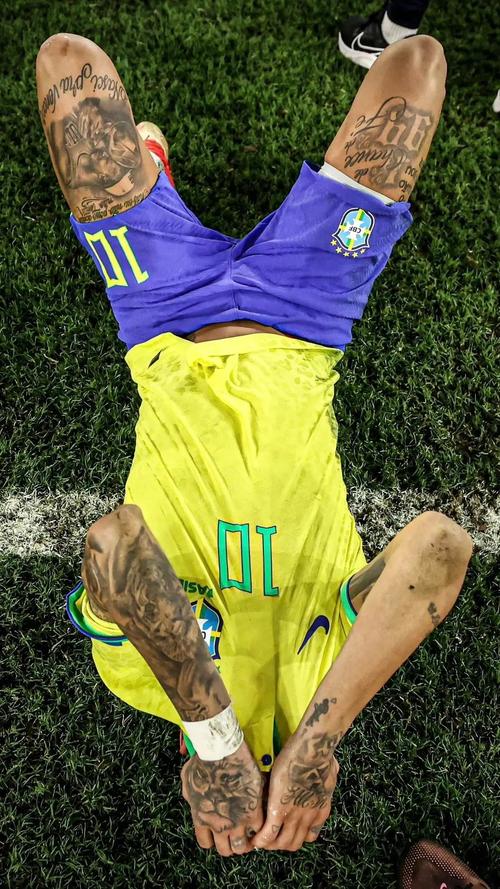 众叛亲离？利物浦门神表态百分百支持教练 萨拉赫走人已成定局（队内分歧？利物浦门将公开力挺主帅，萨拉赫离队几成定局）