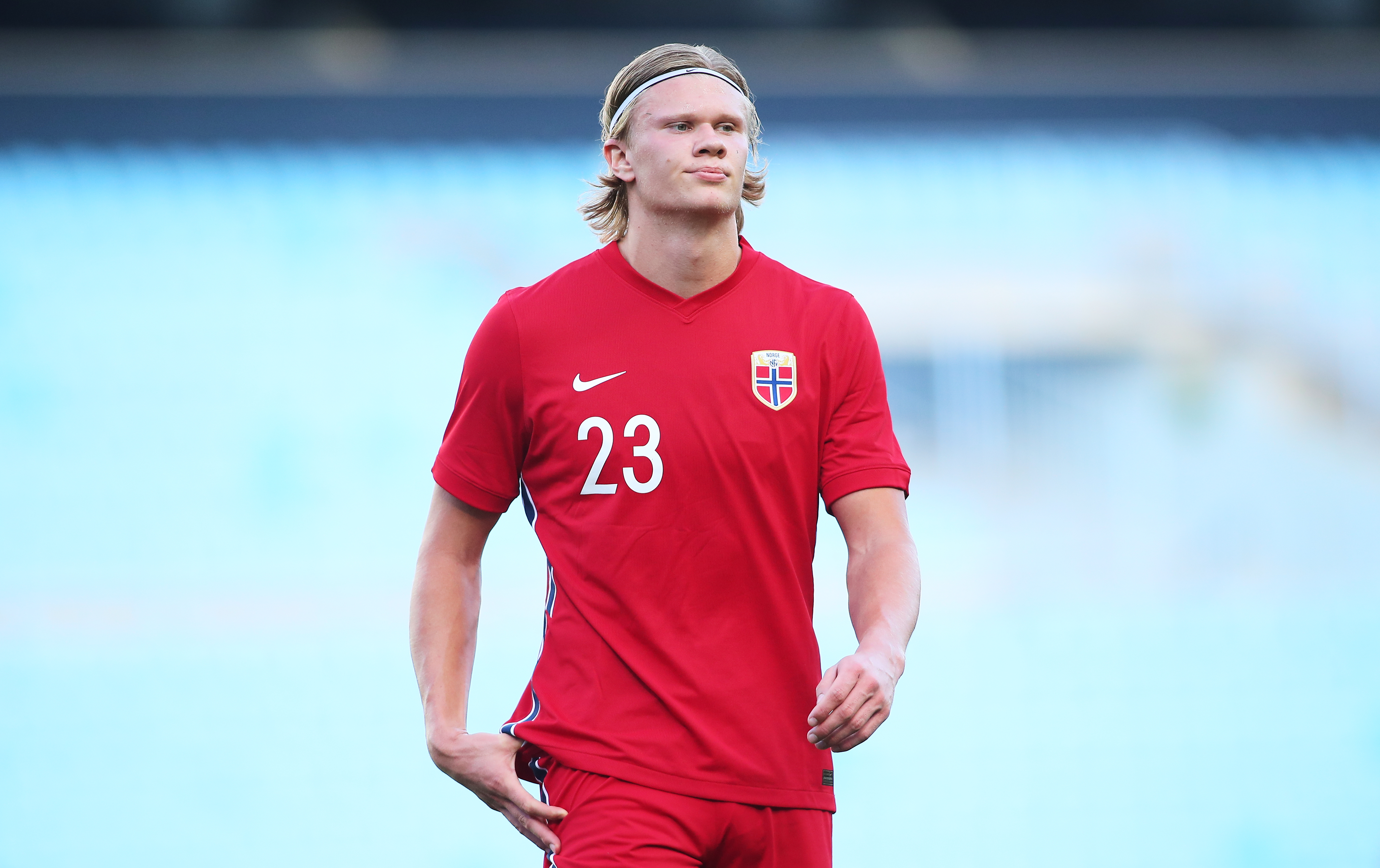 罗马诺：莱万不在迈阿密国际2026年的引援候选名单中（罗马诺：莱万未列入迈阿密国际2026年引援名单）