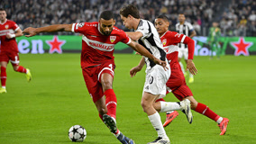 半场：奥格斯堡2-0勒沃库森，吉安努利斯传射，安东-卡德破门（半场战报：奥格斯堡2-0领先勒沃库森，吉安努利斯传射建功，安东-卡德破门）