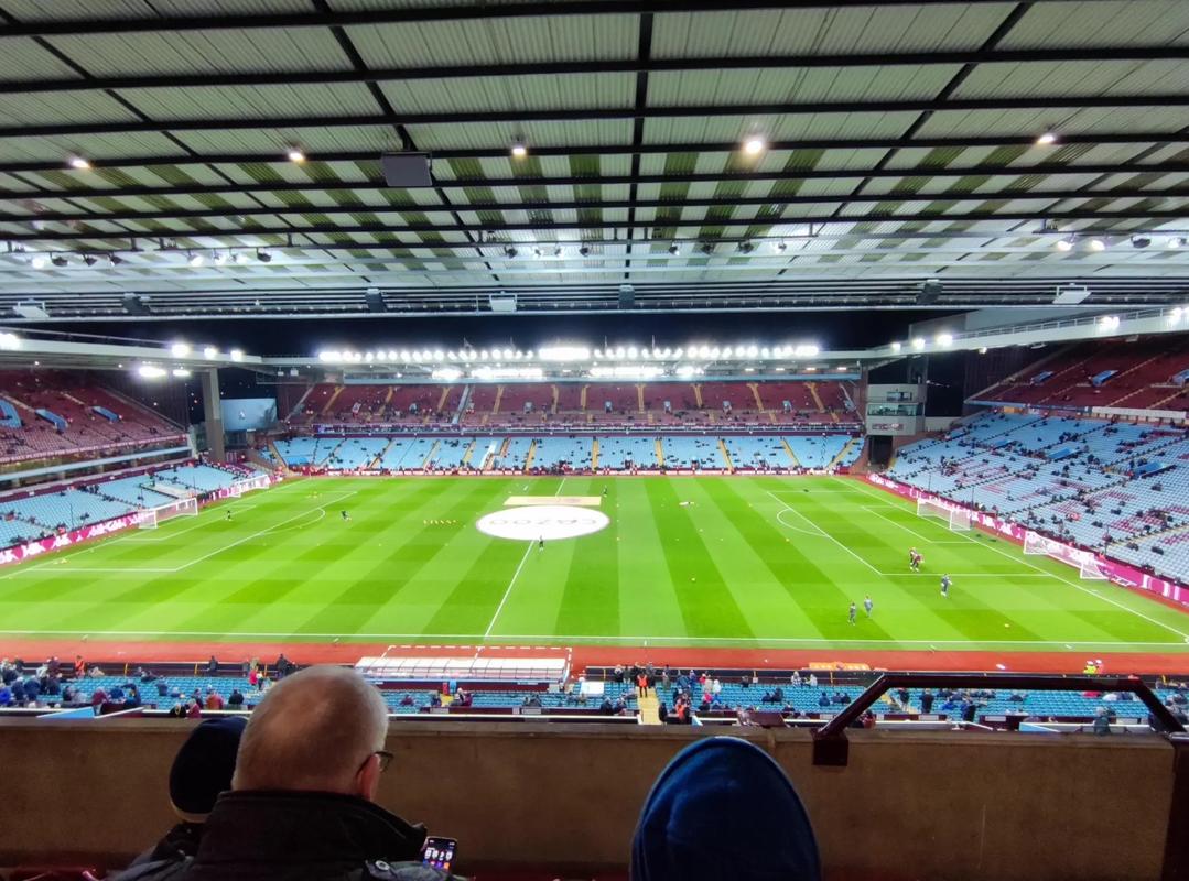 国王杯-居莱尔双响莫德里奇破门 皇马5-0晋级（国王杯：居莱尔梅开二度+莫德里奇建功，皇马5-0轻取晋级）