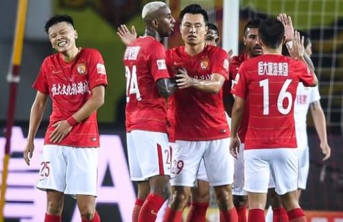 大哥你在干嘛？米兰德比补时阶段，巴斯托尼掏裆奇克（米兰德比补时阶段现争议：巴斯托尼对奇克疑似不当动作）