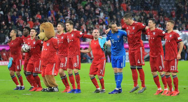 球队外线火力强到爆表（球队外线三分如雨，火力全开）