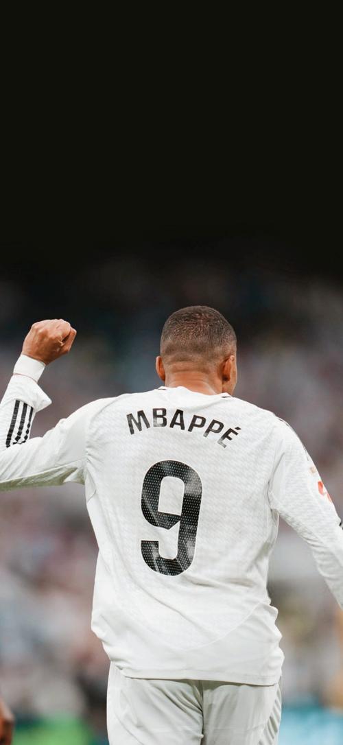 前曼联租借主管：一外租球员打断教练部署，让队友球都传给他（曼联前租借主管：一名外租球员打乱战术安排 迫使队友只能给他传球）